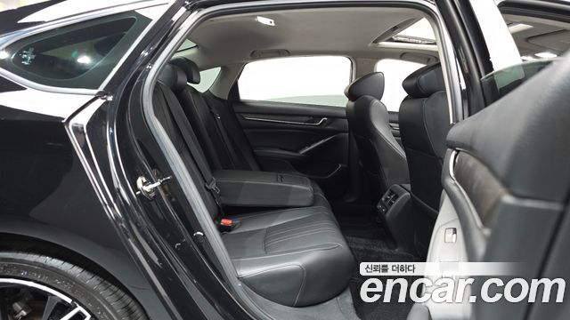 Honda Accord (X) 2.0 Hybrid Touring 2021 — фото 12