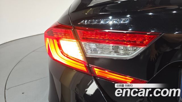 Honda Accord (X) 2.0 Hybrid Touring 2021 — фото 23