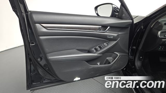Honda Accord (X) 2.0 Hybrid Touring 2021 — фото 24