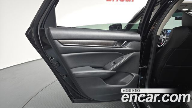 Honda Accord (X) 2.0 Hybrid Touring 2021 — фото 25