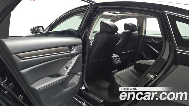 Honda Accord (X) 2.0 Hybrid Touring 2021 — фото 26