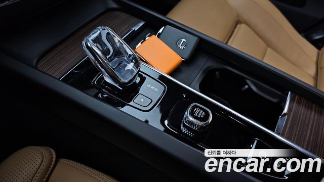Volvo XC60 (II) B6 Inscirtion 2022 — фото 9
