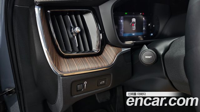Volvo XC60 (II) B6 Inscirtion 2022 — фото 33