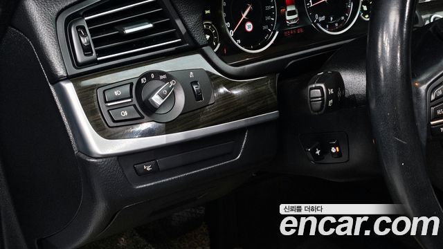 BMW 5 Series (F10) 528i xDrive Luxury 2014 — фото 16