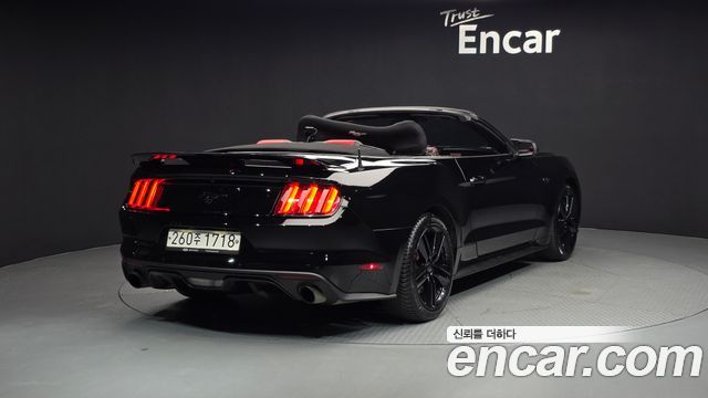 Ford Mustang Convertible 2017 — фото 2