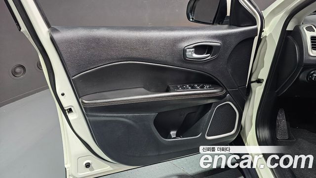 Jeep Compass (II) 2.4 Longitude AWD 2018 — фото 24
