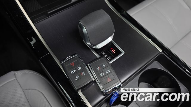 Land Rover Range Rover Velar 2.0 P400E Dynamic SE 2026 — фото 9