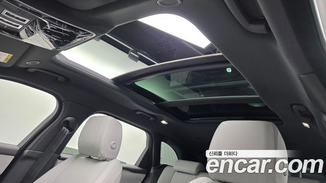 Land Rover Range Rover Velar 2.0 P400E Dynamic SE 2026 — фото 24