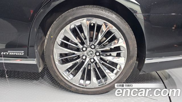 Lexus LS500h (V) 3.5 Platinum AWD 2018 — фото 21