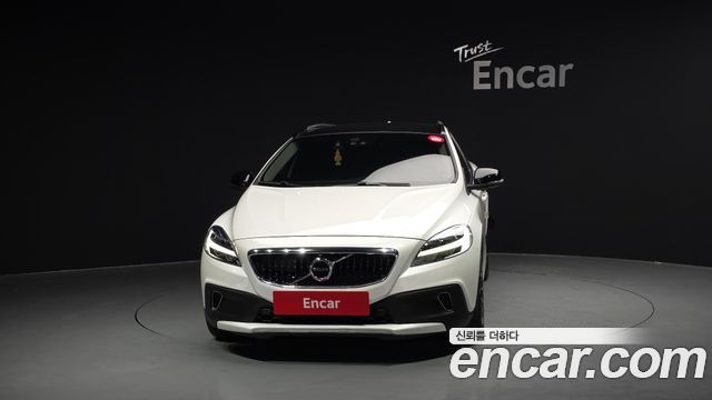 Volvo V40 Cross Country D3 2019 — фото 3