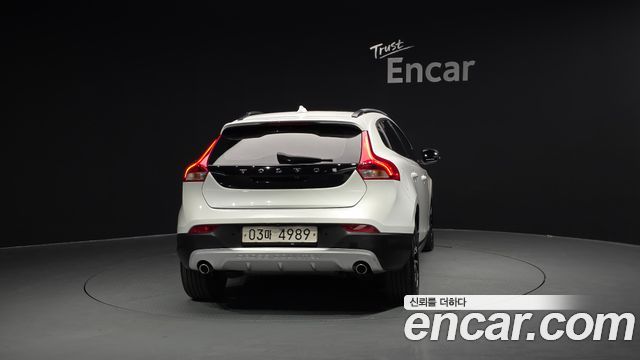 Volvo V40 Cross Country D3 2019 — фото 4