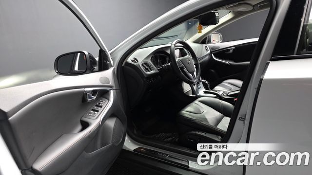 Volvo V40 Cross Country D3 2019 — фото 10