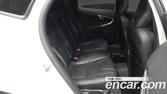 Volvo V40 Cross Country D3 2019 — фото 12