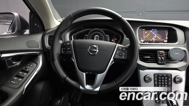 Volvo V40 Cross Country D3 2019 — фото 13