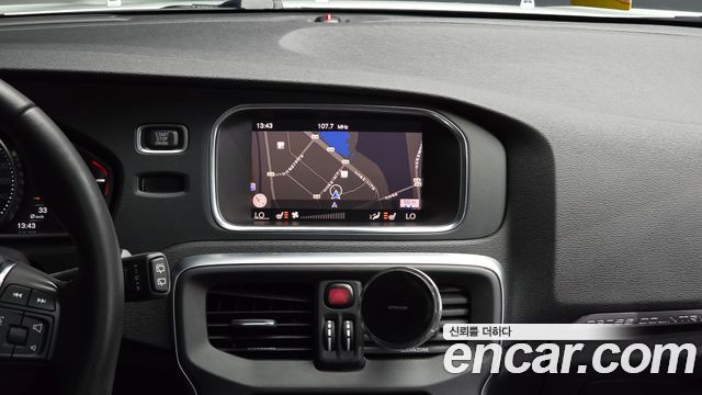 Volvo V40 Cross Country D3 2019 — фото 14