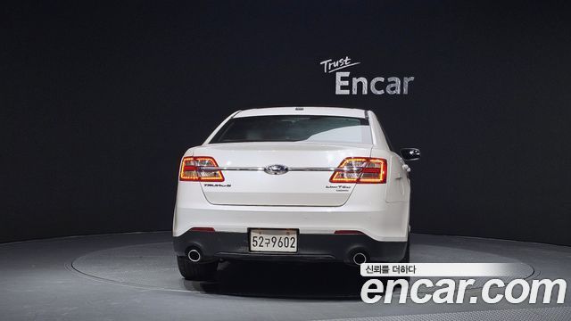 Ford Taurus 2.0 Limited EcoBoost 6th 2017 — фото 4