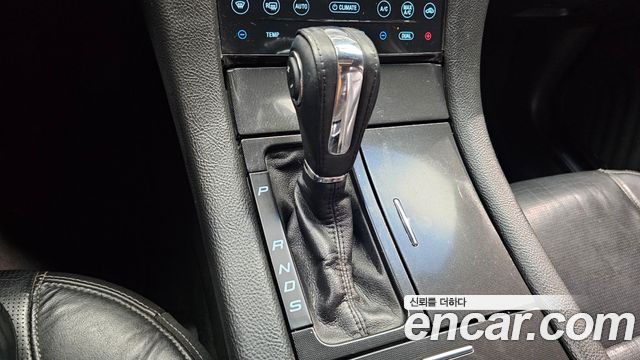 Ford Taurus 2.0 Limited EcoBoost 6th 2017 — фото 9