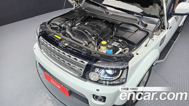 Land Rover Discovery 4 3.0 SDV6 SE 2016 — фото 6