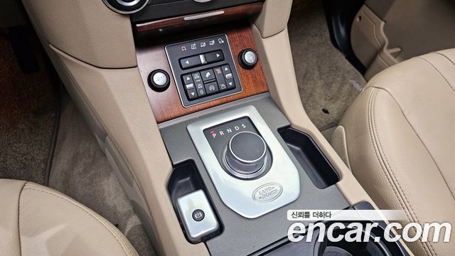 Land Rover Discovery 4 3.0 SDV6 SE 2016 — фото 9