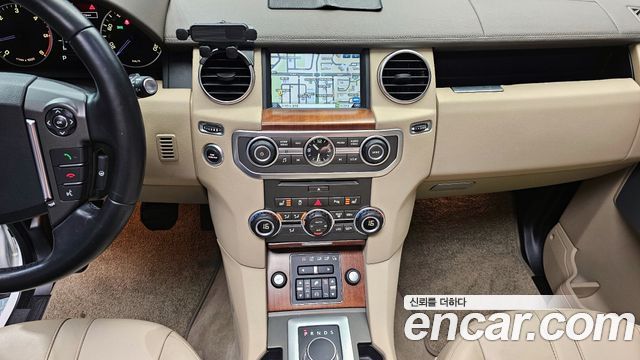 Land Rover Discovery 4 3.0 SDV6 SE 2016 — фото 13