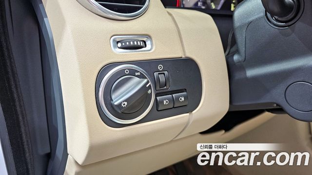 Land Rover Discovery 4 3.0 SDV6 SE 2016 — фото 15
