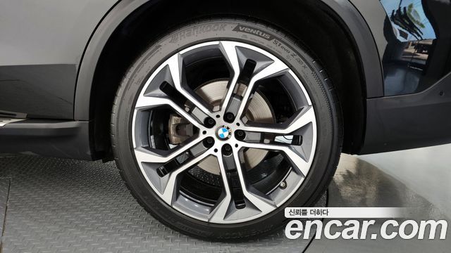 BMW X5 (G05) xDrive 40i xLine 2023 — фото 27