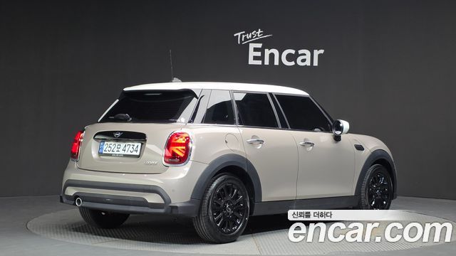 MINI Cooper 5Door Classic Third Generation 2024 — фото 2