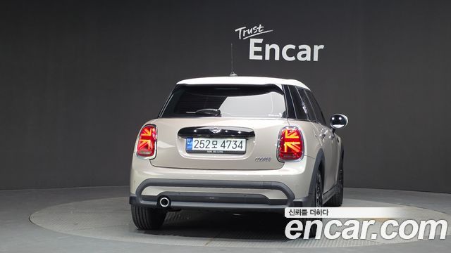 MINI Cooper 5Door Classic Third Generation 2024 — фото 4