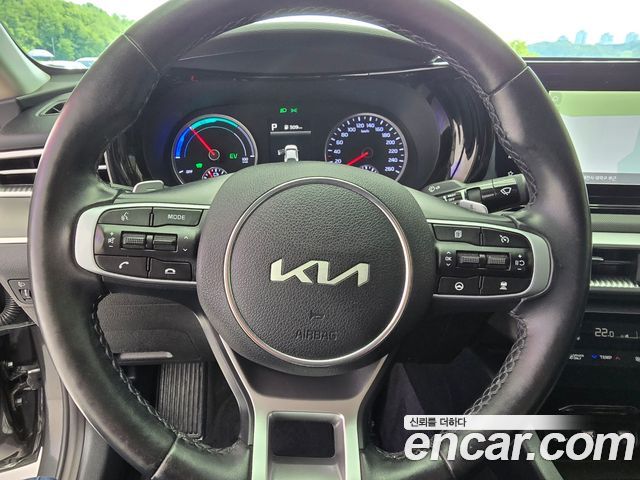 Kia K5 Hybrid (III) Trendy 2023 — фото 17