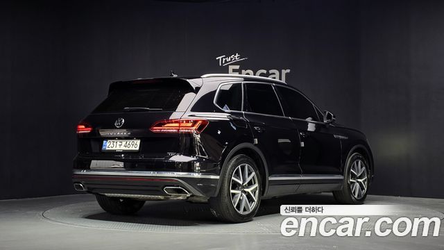 Volkswagen Touareg (III) 3.0 TDI Prestige 2021 — фото 2