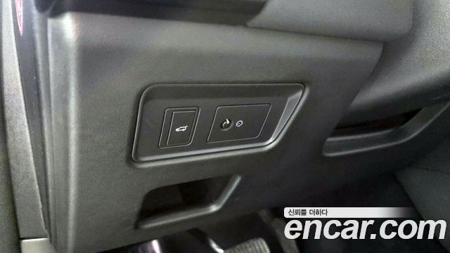 Land Rover Discovery 5 2.0 SD4 SE 2018 — фото 17