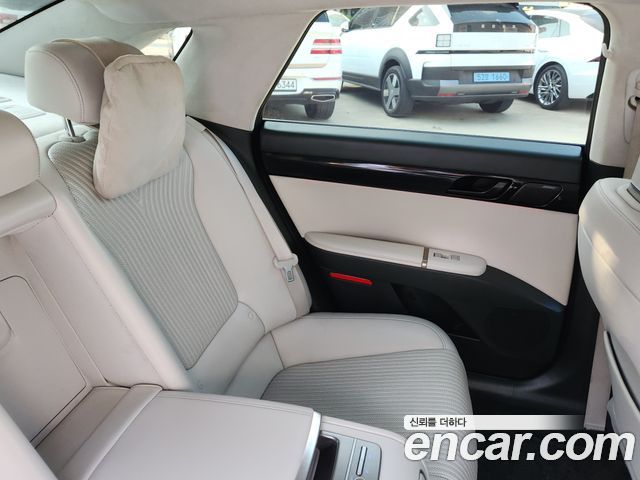 Hyundai Grandeur (GN7) 2,5 Gasoline 2WD Calligraphy 2023 — фото 10