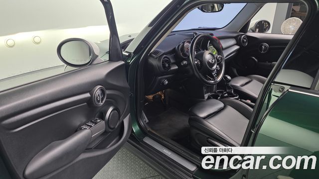 MINI Cooper D 5Door Standard 3rd 2018 — фото 10
