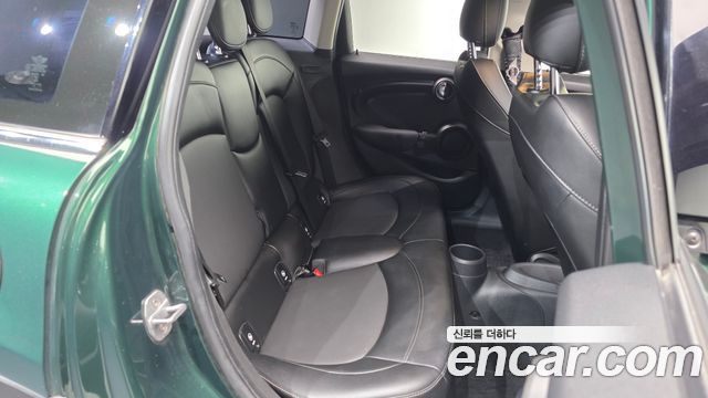MINI Cooper D 5Door Standard 3rd 2018 — фото 11