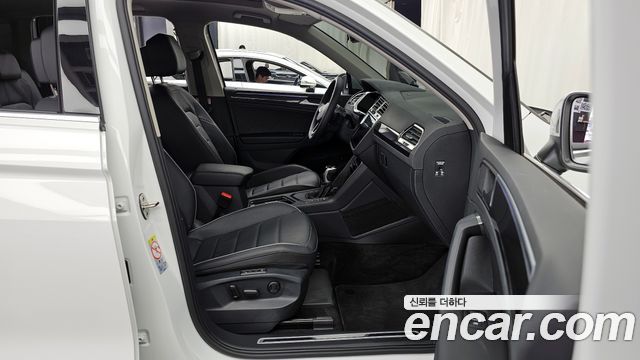 Volkswagen Tiguan (II) 2.0 TDI Prestige 2024 — фото 11