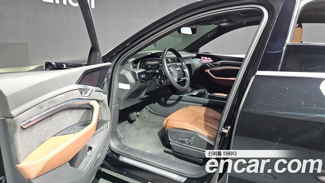 Audi e-tron 55 Quattro 2020 — фото 10