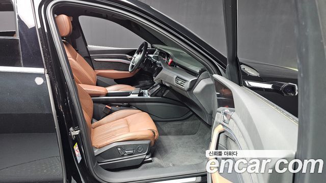 Audi e-tron 55 Quattro 2020 — фото 11