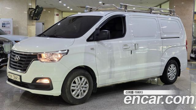 Hyundai Grand Starex Van 3-Seater Smart