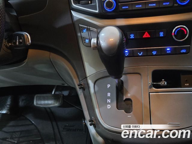 Hyundai Grand Starex Van 3-Seater Smart 2021 — фото 17
