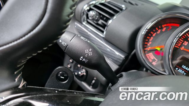 MINI Cooper S Clubman Standard 2nd 2020 — фото 20
