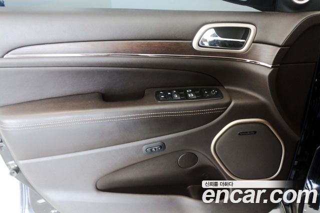 Jeep Grand Cherokee 3.0 Diesel Overland Summit WK2 2016 — фото 18