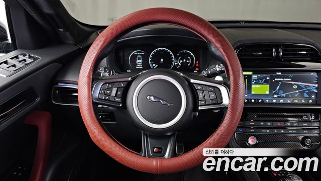 Jaguar F-PACE 30d S 2017 — фото 13