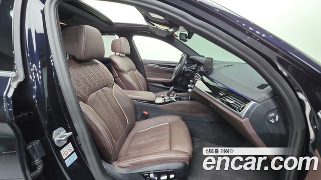 BMW 5 Series (G30) 530i xDrive M Sport Package 2023 — фото 10