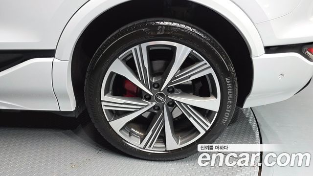 Audi SQ6 e-tron (GF) Quattro 2025 — фото 21