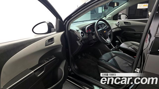 Chevrolet Aveo Sedan 1.4 Turbo L 2017 — фото 10