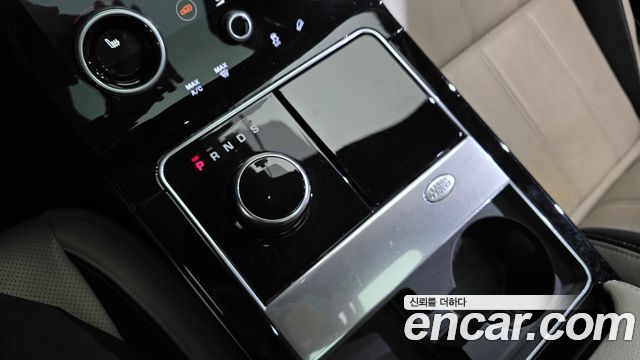 Land Rover Range Rover Velar 2.0 D240 R-Dynamic SE 2018 — фото 9