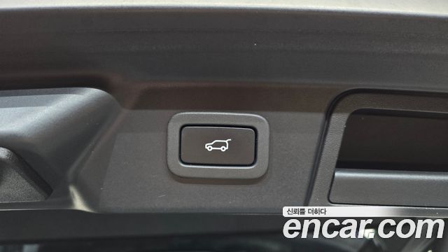 Land Rover Range Rover Velar 2.0 D240 R-Dynamic SE 2018 — фото 18