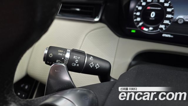 Land Rover Range Rover Velar 2.0 D240 R-Dynamic SE 2018 — фото 28