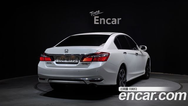 Honda Accord 2.4 9th 2017 — фото 2