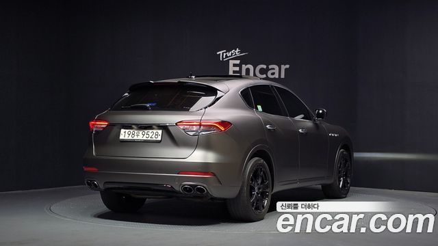Maserati Levante 3.0 Diesel AWD 2018 — фото 2